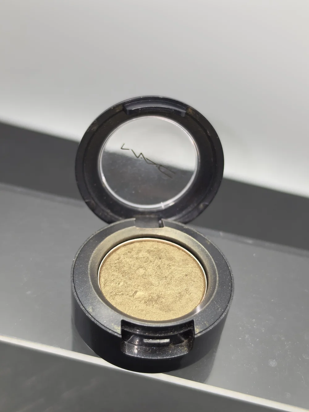 DISCONTINUED MAC EYESHADOW - 